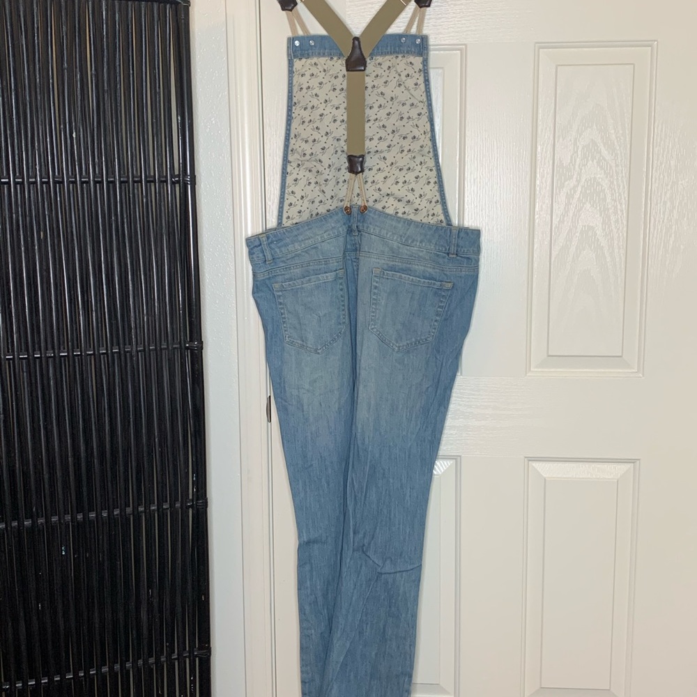 Stylish Overalls 🦋 - Picture 5 of 5